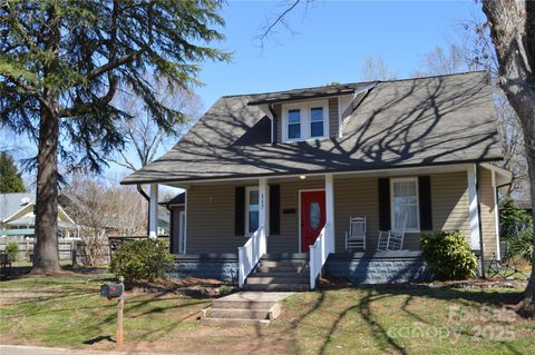 117 S Oakwood Street S Statesville NC 28677