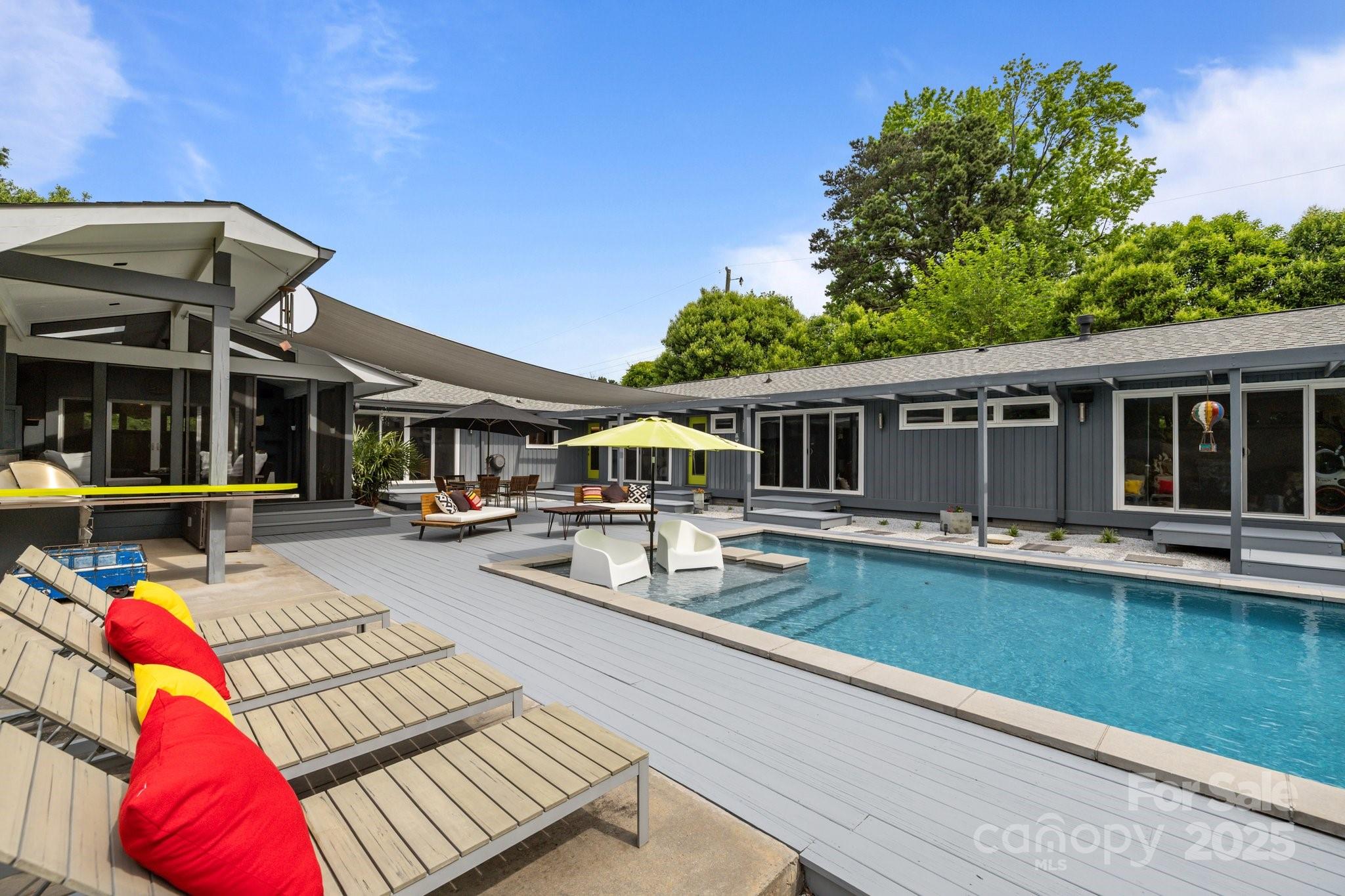 2121 Valencia Terrace