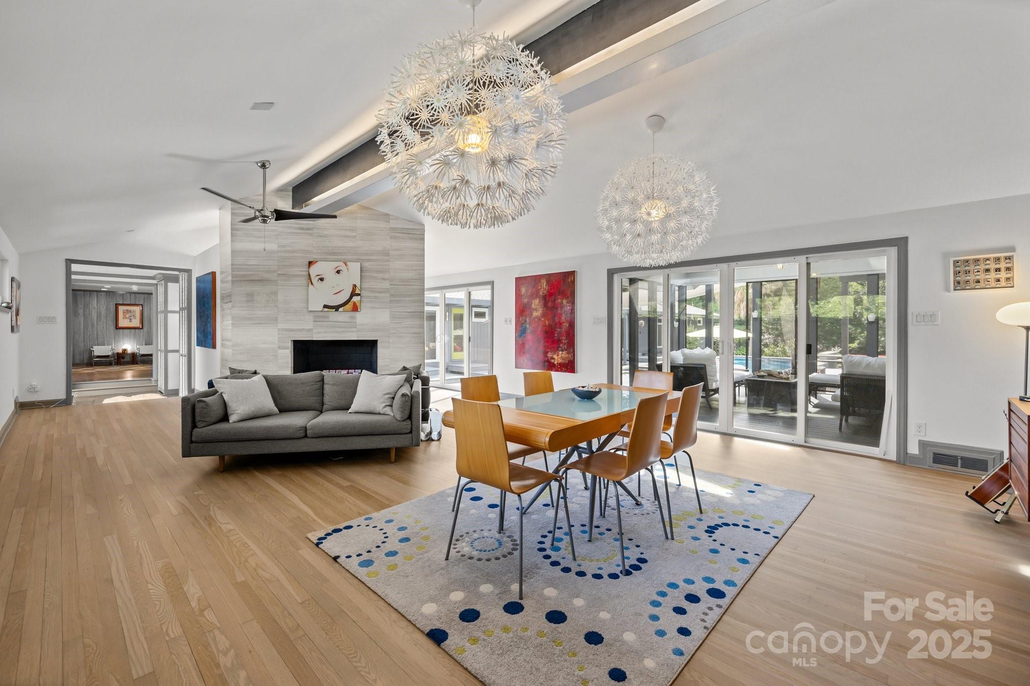 2121 Valencia Terrace