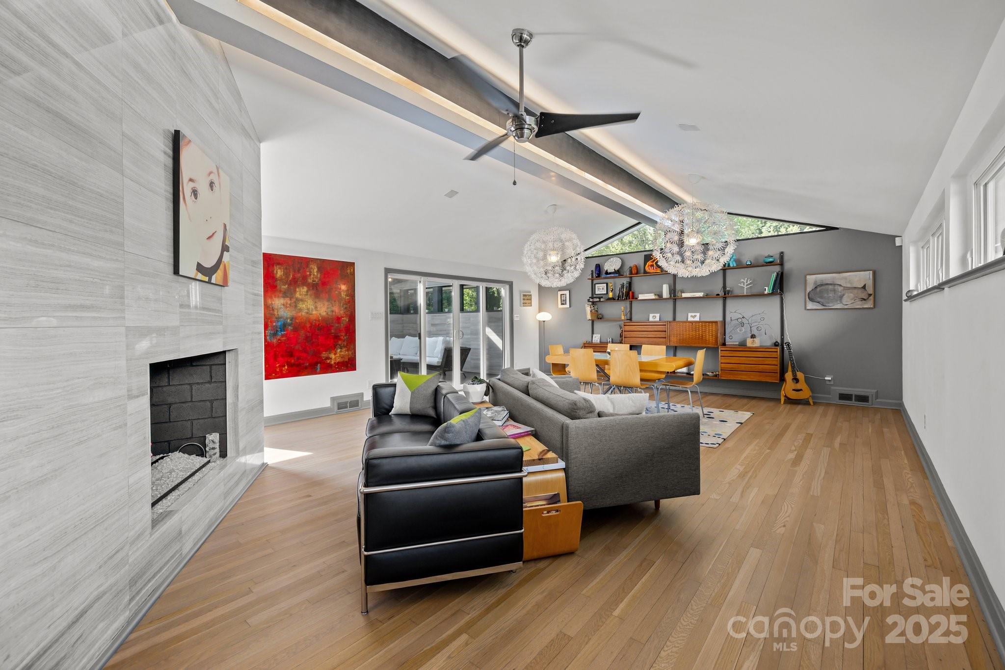 2121 Valencia Terrace