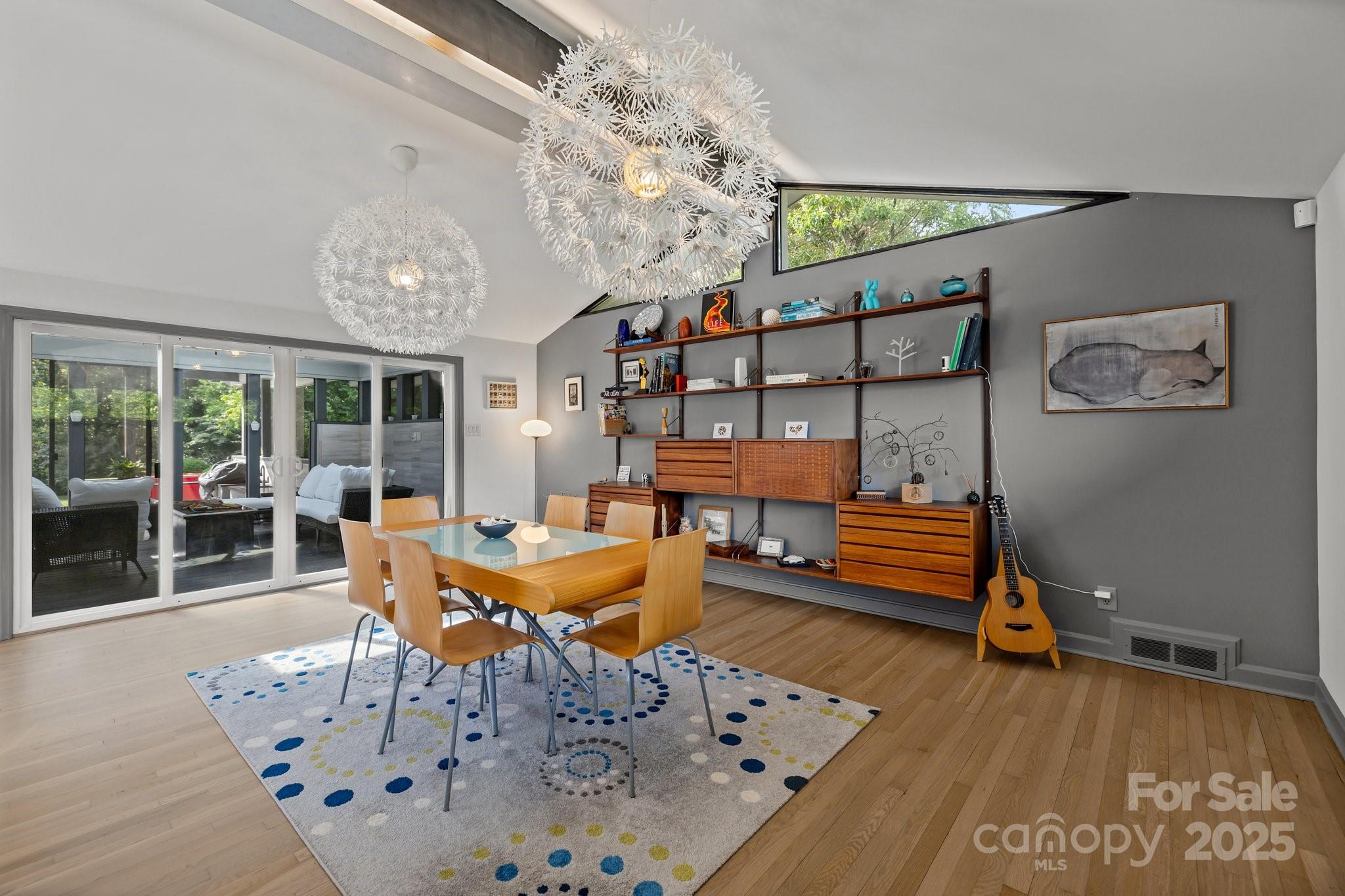 2121 Valencia Terrace