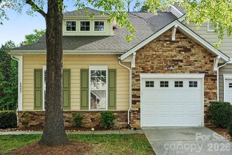 Photo of 6005 Pale Moss Lane, Charlotte, NC 28269 (MLS # 4370980)