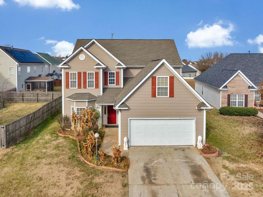 Great property located near UNCC, fresh paint, new granite counter tops and flooring. Located near shopping, just a few minutes drive to uptown Charlotte, near rail line.
