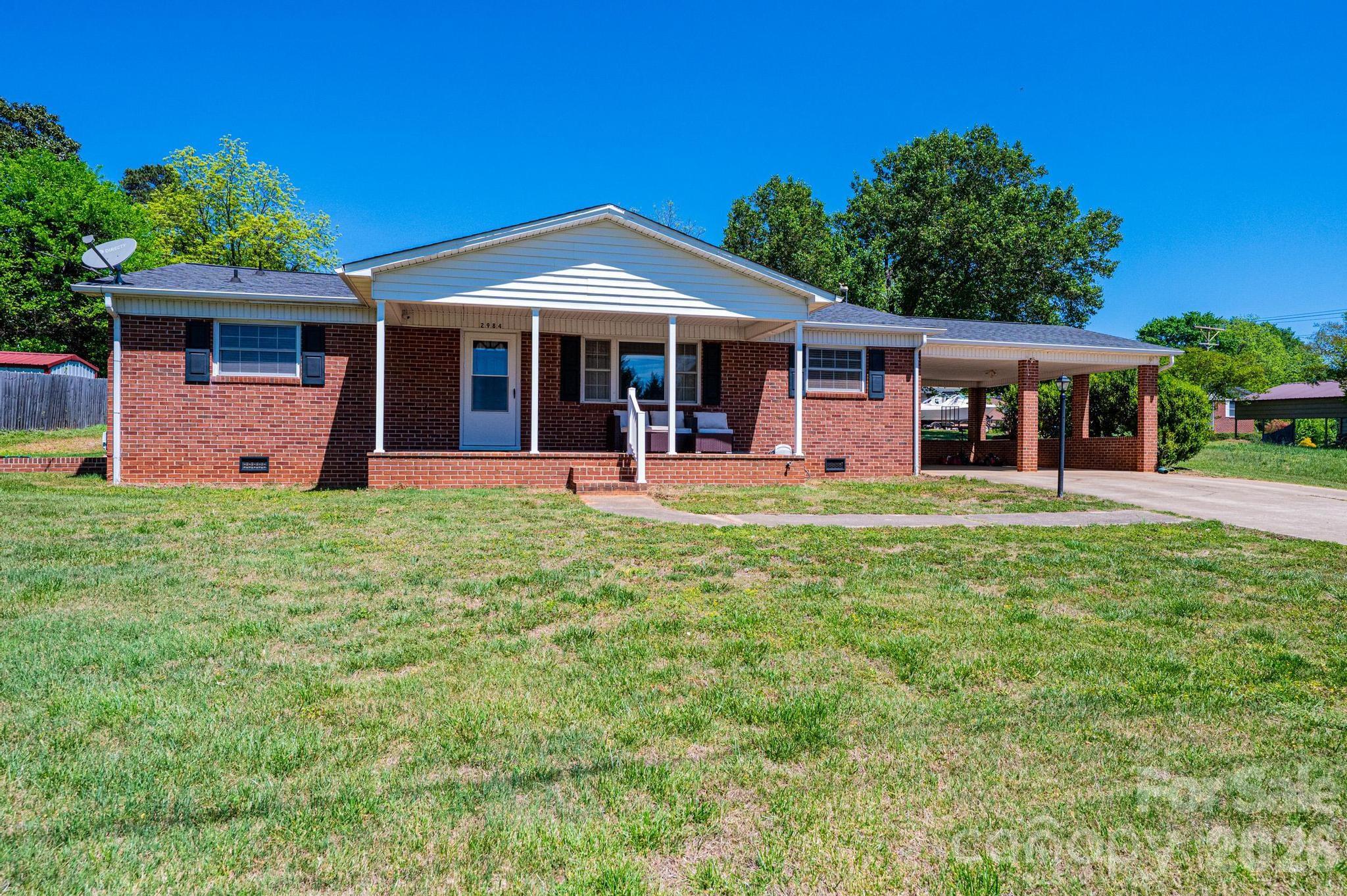 2984 Lutz Boulevard