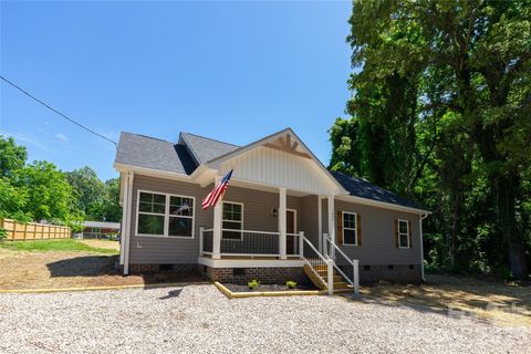 Photo of 7426 Hambright Road, Huntersville, NC 28078 (MLS # 4367224)