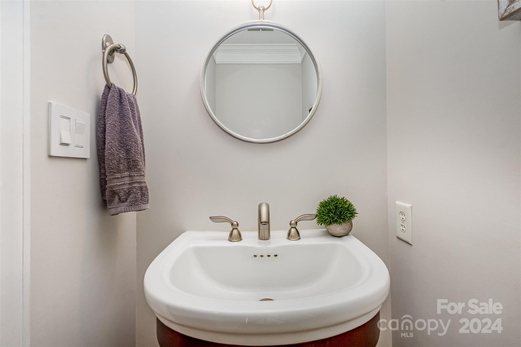 Queen Charlottes Court - Residential