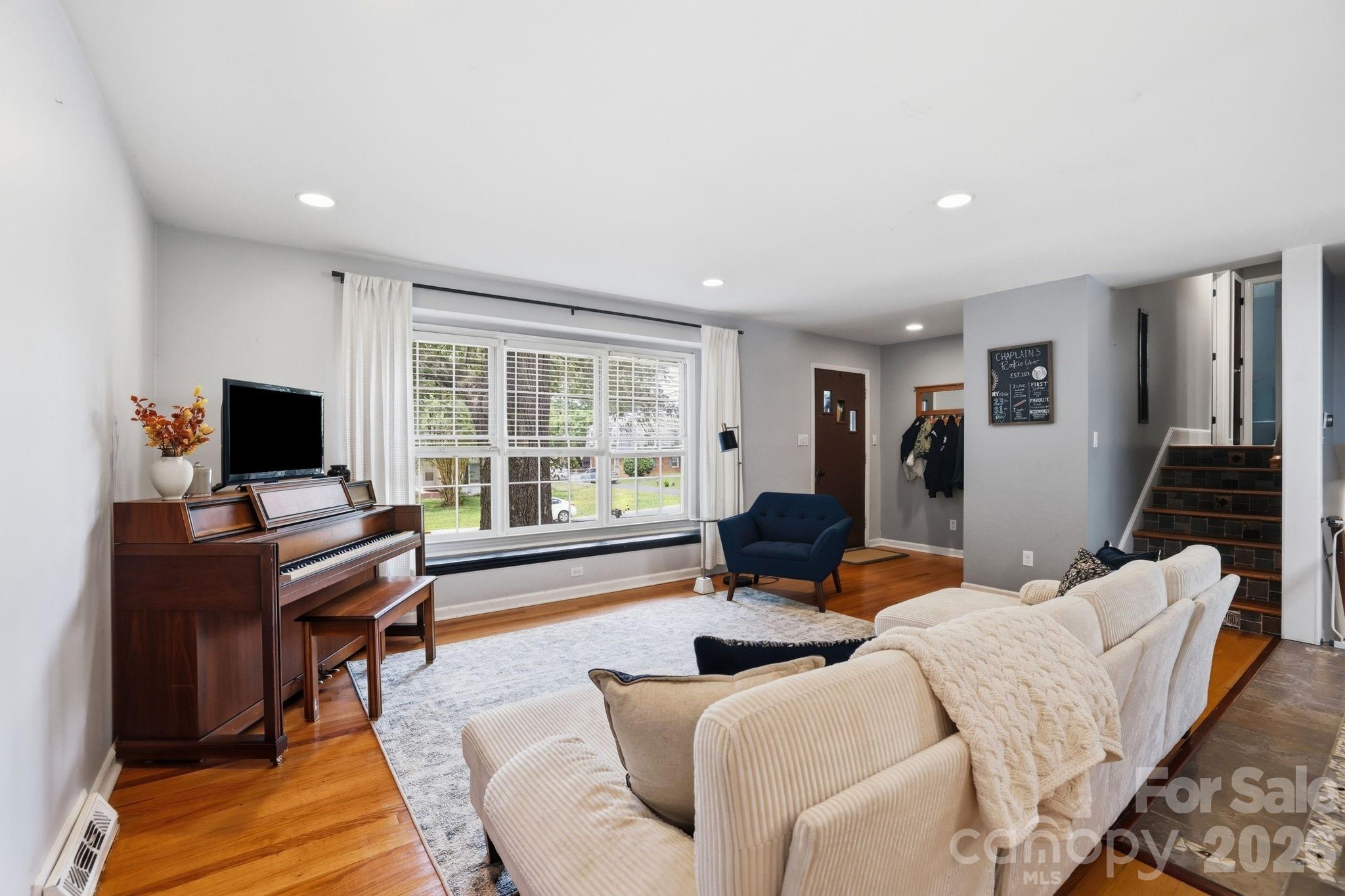 7419 Meadowdale Lane