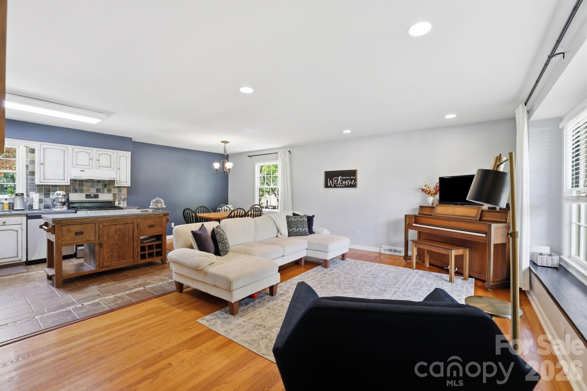 7419 Meadowdale Lane