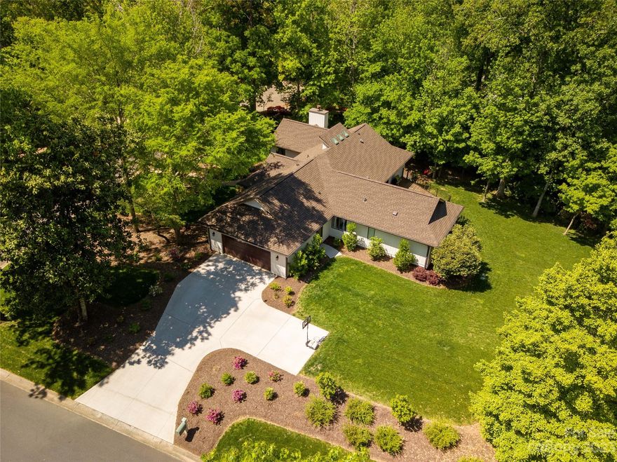 Beautifully remodeled, ranch home on Commodore Point in the picturesque gated, golf and country club and lake front community! Opportunity for a boat slip comes with this home! Ask for the details. Step inside the bright and open concept home with great flow for the size. Home comes with a brand new hot tub and a beautifully landscaped  corner lot on almost on just over a half acre. Home has been fully updated and is move in ready! 3 large bedrooms and 2 full baths with a built in office in the den. Enjoy a large kitchen, with gas range, large island and wet bar perfect for entertaining! The community has a marina, golf and country club, a beautiful 3 acre beach park, community garden, dog park and playground. This place has something for everyone!
Brand New HVAC and Hot water heater SHOWINGS START FRIDAY JULY 21st at 5pm- Professional photos to follow