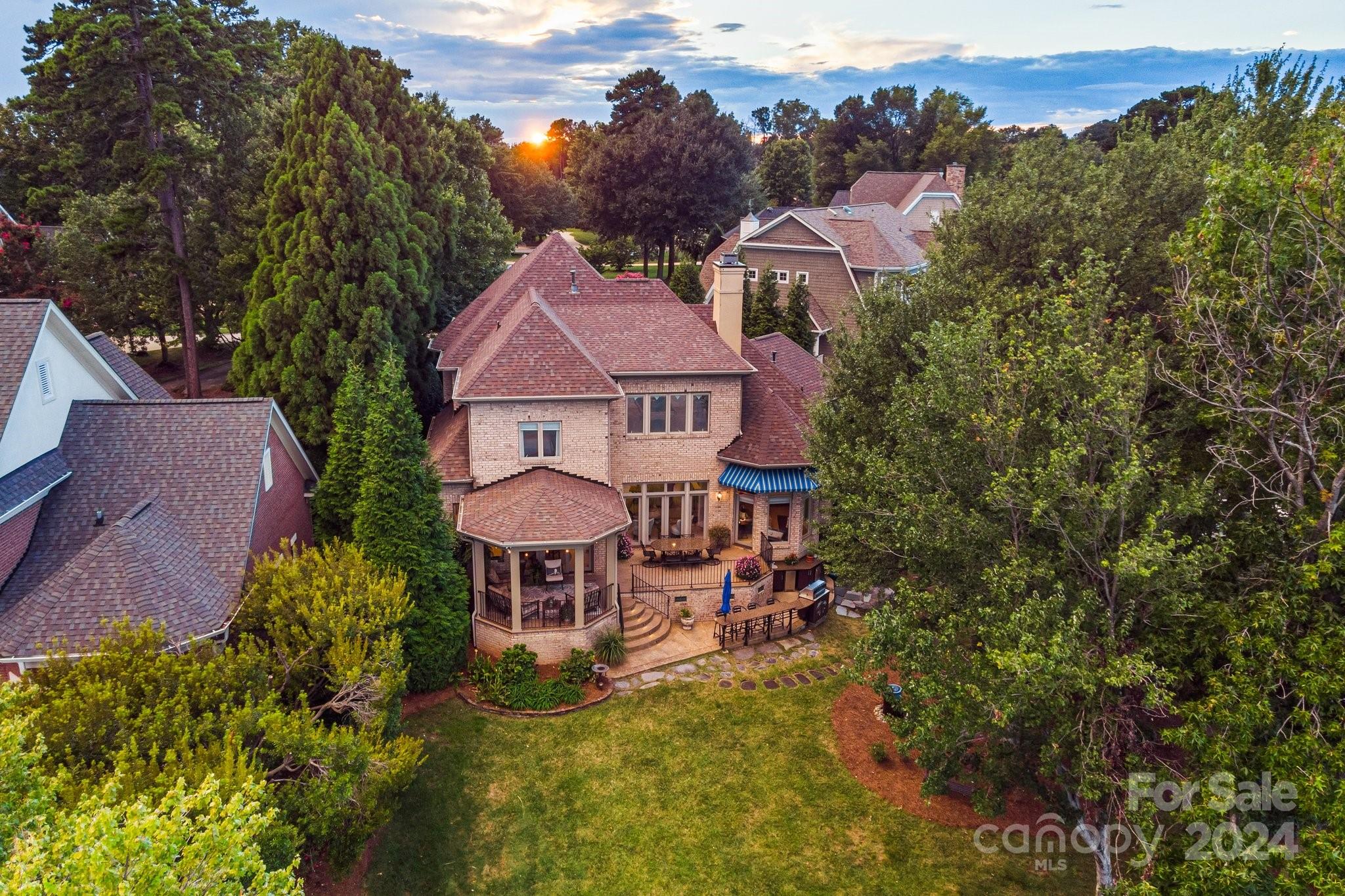 The Peninsula - Residential