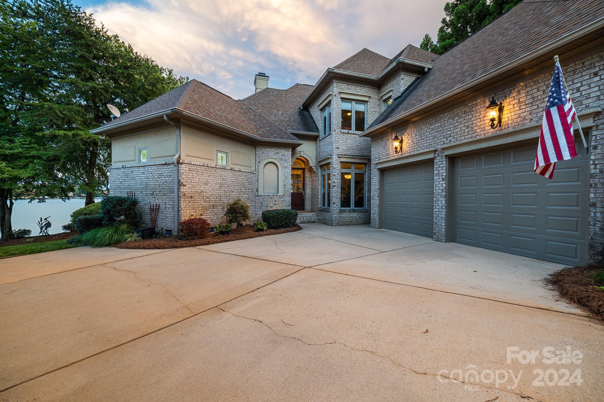 The Peninsula - Residential