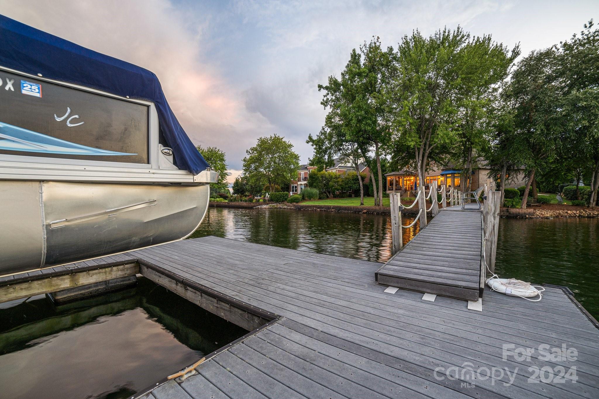 The Peninsula - Residential