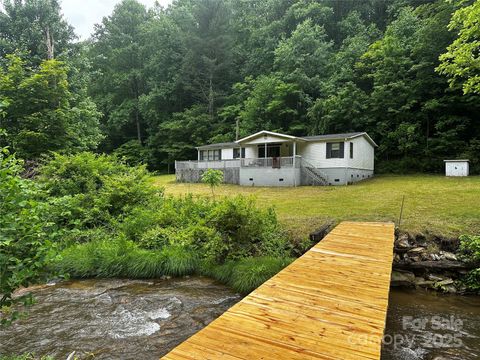 731 Pigeon Roost Road Green Mountain NC 28740