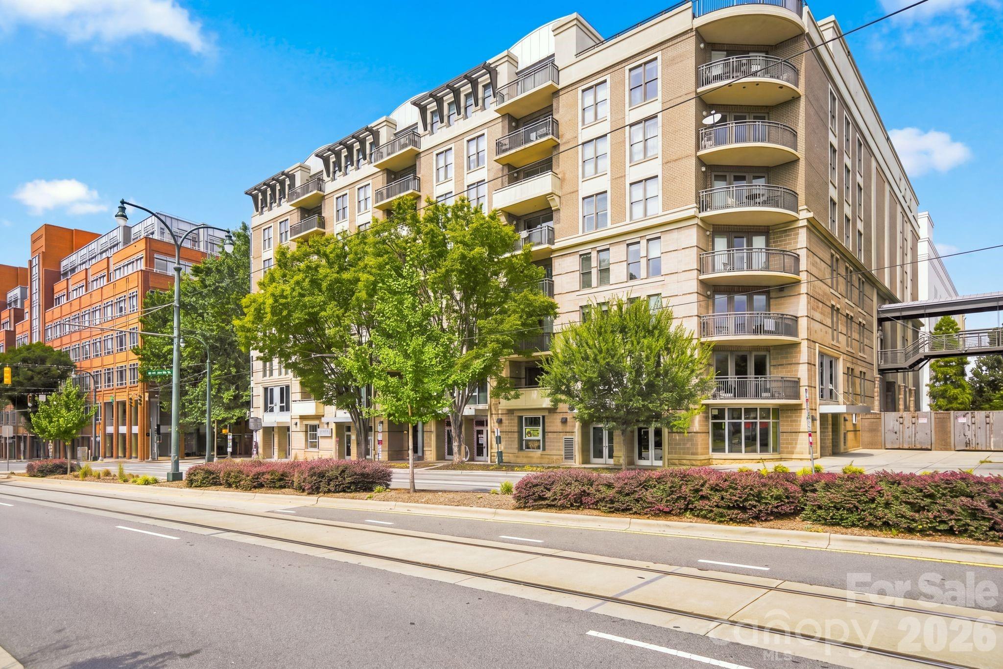 718 W Trade Street 808