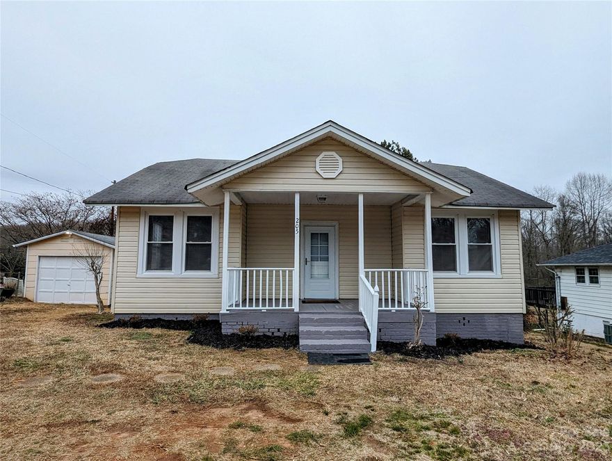 Cherry St, High Shoals!-Beautifully remodeled home at an affordable price! House backs up to the South Fork River. 2bd, 1ba, 1088 sqft, newly refinished hardwoods in bedrooms ,den and hallway with built in book case. Walls and ceilings are freshly painted, new plumbing, new range and refrigerator in large kitchen with new cabinet tops. Laundry has stackable washer and dryer. One car garage with power and concrete floor.
Claw foot tub sits so neatly in bathroom with pedestal sink. Must see!