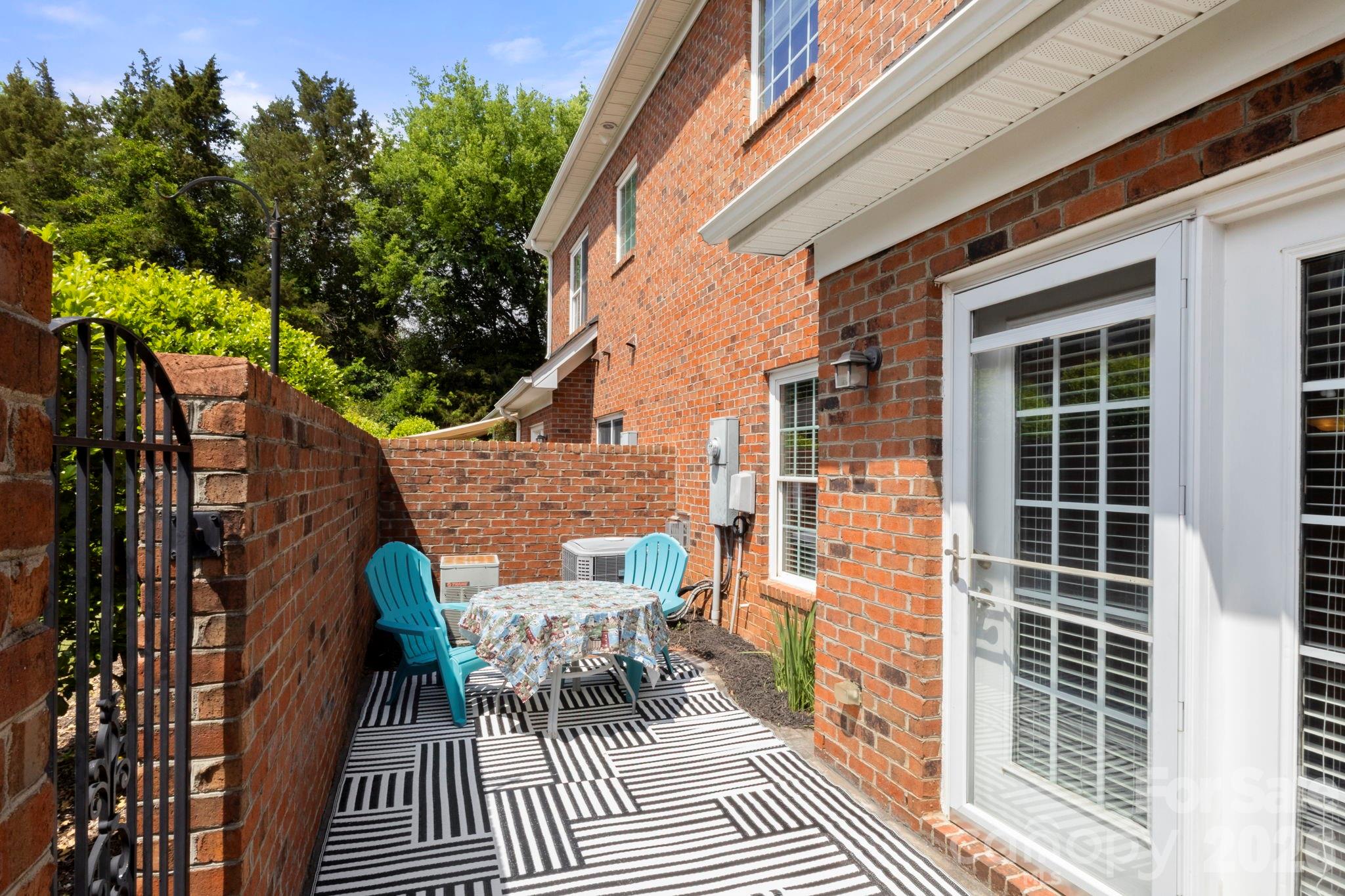 Beacon Knoll Villas - Residential