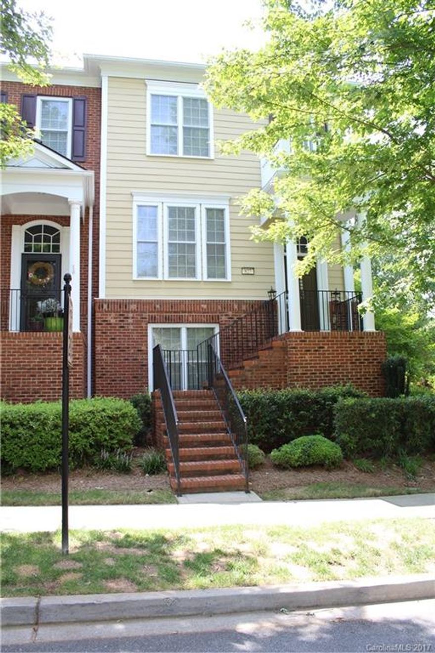 Beautiful 3 bedroom, 3 1/2 bathroom, end unit town home located in the heart of Baxter Village! Centrally located to all the walking trails, shops and restaurants. Perfectly maintained and upgraded with new carpet, granite counters, SS appliances and a large second level fenced in patio!