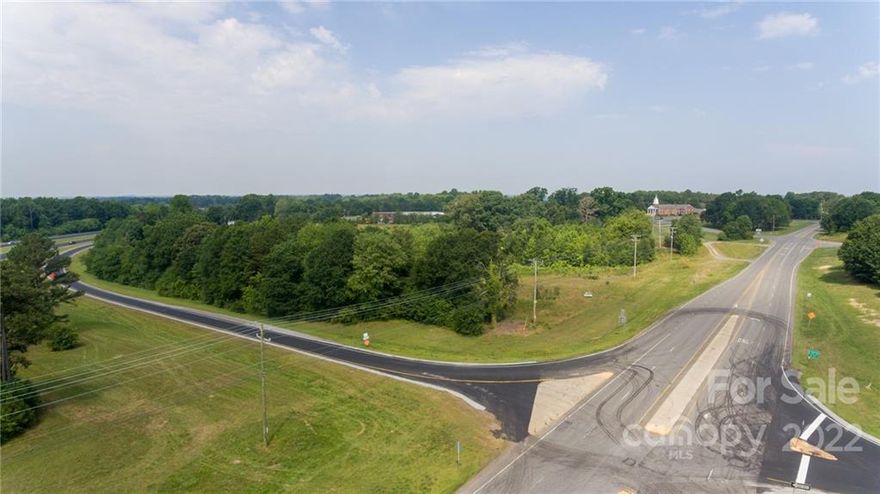 The only available corner at the intersection of Hwy 74 Business and Hwy 74 Bypass on the West side of Kings Mountain.

Quick access to Highway 74 Bypass.

2020 Traffic count of 33000 cars per day on Highway 74 Bypass.  (According to NCDOT)

2020 Traffic count of 9600 cars per day at Ingles on Highway 74 Business.  (According to NCDOT)

0.5 mi to Ingles Grocery Store
4.6 mi to Two Kings Casino
3.4 mi to Atrium Kings Mountain Hospital
4.7 mi to downtown Kings Mountain