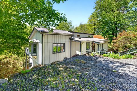 Photo of 334 Harbor Lake Road, Newland, NC 28657 (MLS # 4377588)