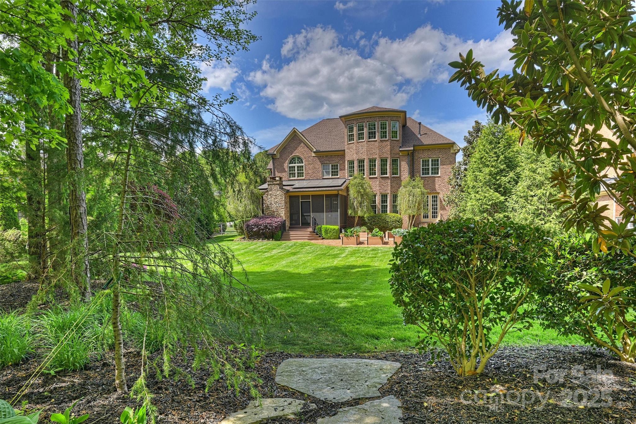 2001 Arundale Lane