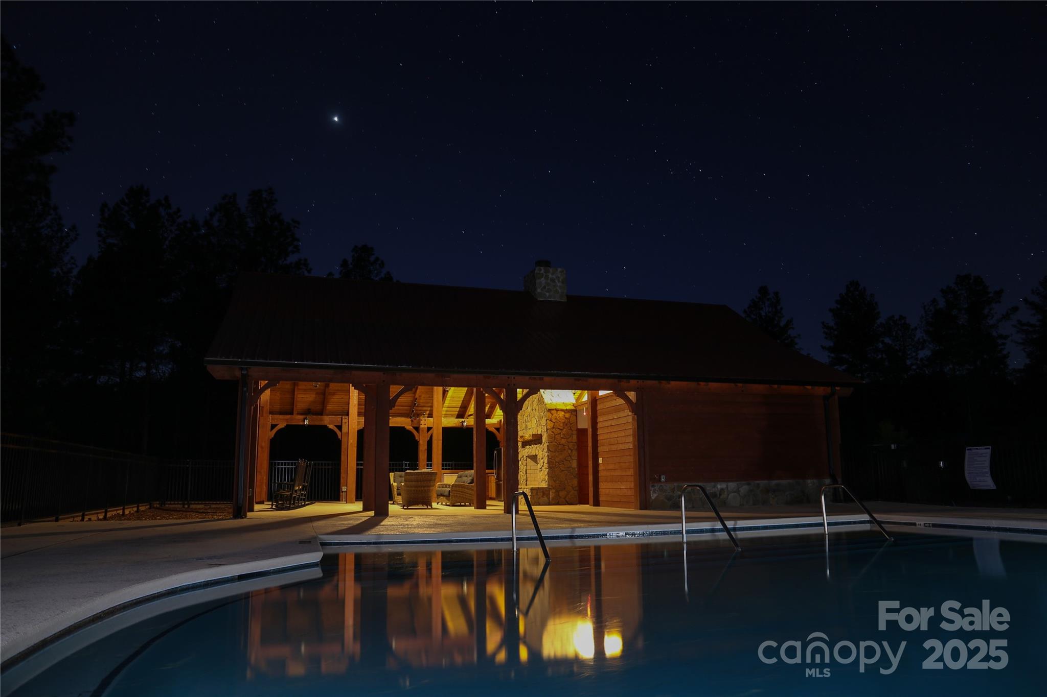 The Waterfront Club - Land