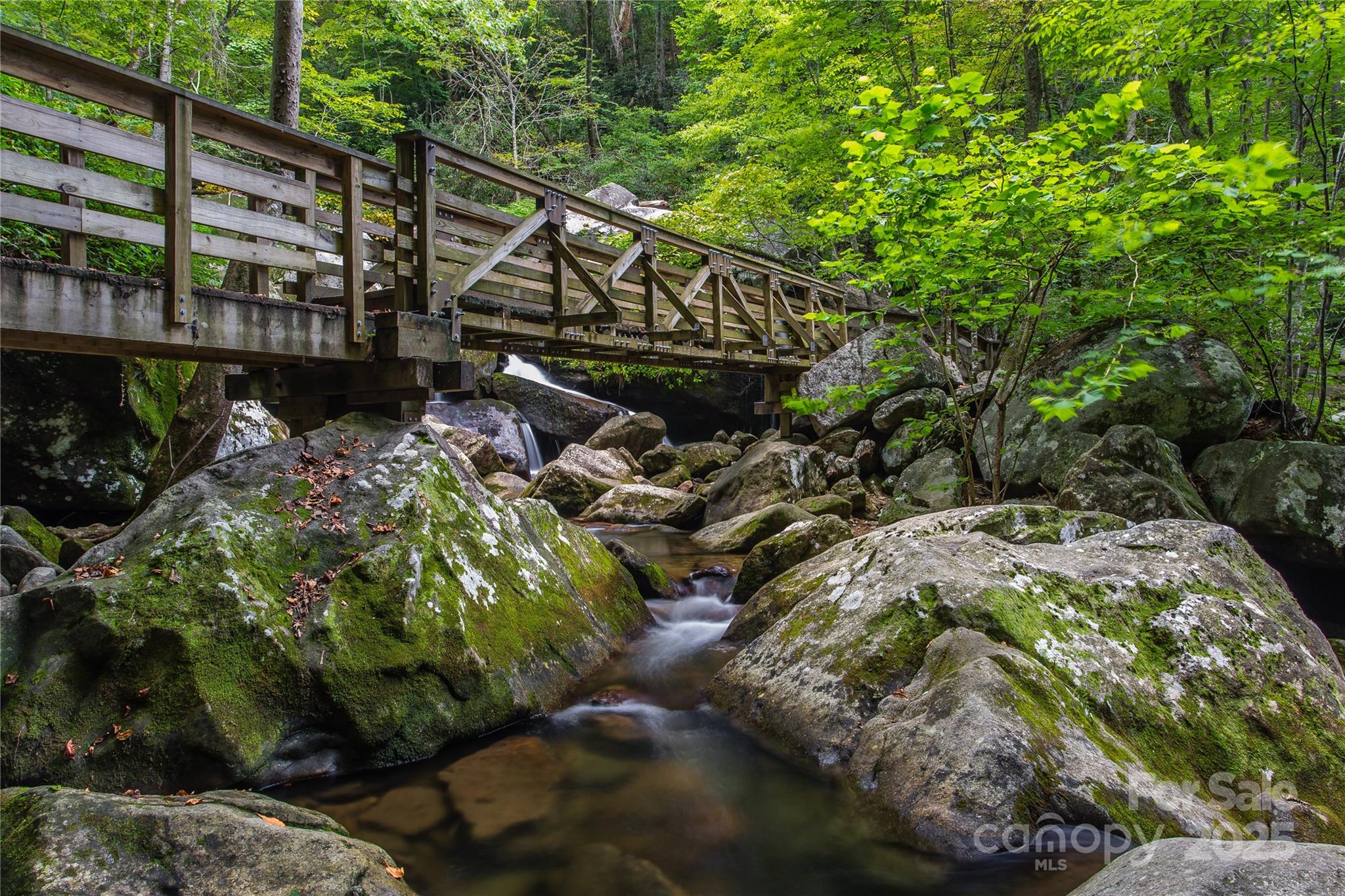 The Waterfront Club - Land