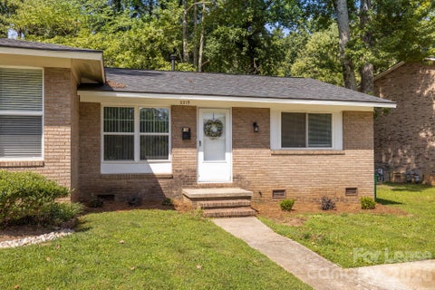 Photo of 3315 Erskine Drive, Charlotte, NC 28205 (MLS # 4438981)