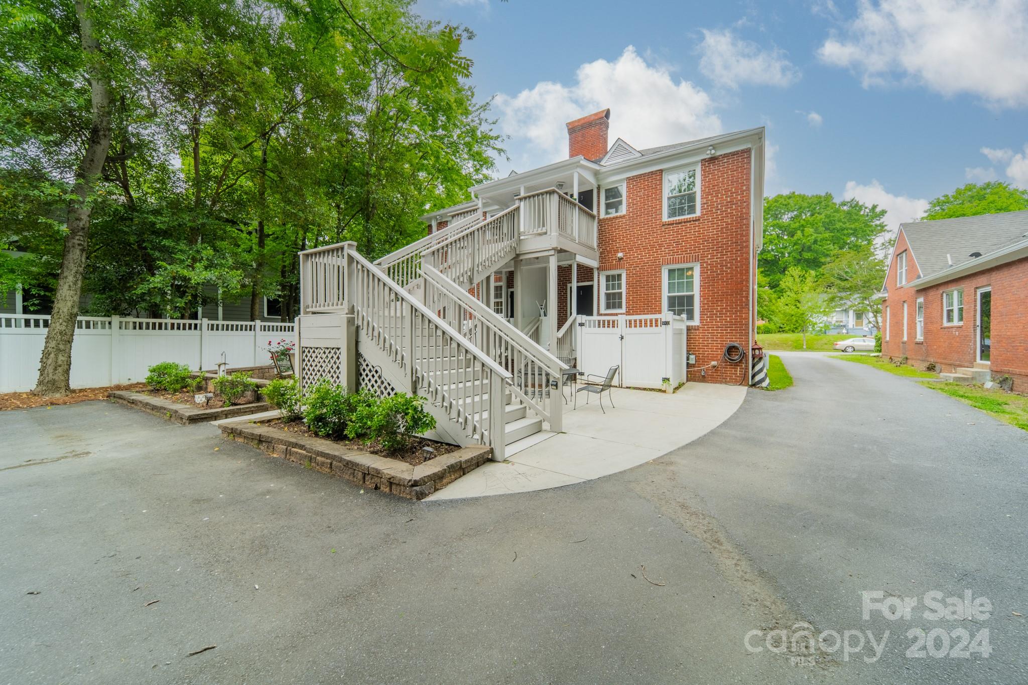 Wesley Heights - Residential Income