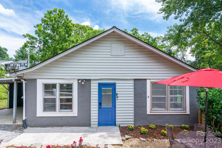 Move-In-Ready, Mid-century bungalow located 1 mile to downtown Hendersonville and 4/10 mile to Osceola Lake.
2 bedrooms adjacent to shared bath with soaking tub.  Additional 2 small bonus rooms suitable for home office and hobbies.  7x10 unheated storage room off of Utility Room.  Backyard entertainment deck and adjacent “Getaway” shed with electrical outlets and an A/C unit, plus an additional storage building located in the back corner.  Backyard area features a mature grape vine and ample room for gardening.  200 amp electrical service located in the carport.  Easy connection for an EV charging port.
