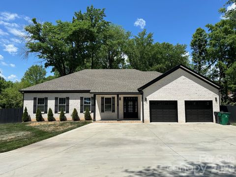 Photo of 5330 Tuckaseegee Road, Charlotte, NC 28208 (MLS # 4372285)