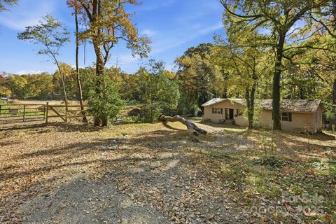 Photo of 1417 Santee Street, Charlotte, NC 28208 (MLS # 4317839)