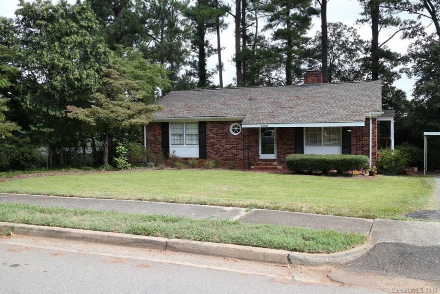 Very nice 2 bedroom ranch many updates including the kitchen and the master bath with walk-in shower.  
Gorgeous hardwood floors, and ceramic tile.  The back deck overlooks the private backyard,  and is the ideal spot  for a morning coffee, or early evening respite.  Near Winthrop University, walk to shopping and restaurants, and just minutes from I-77 to Charlotte.