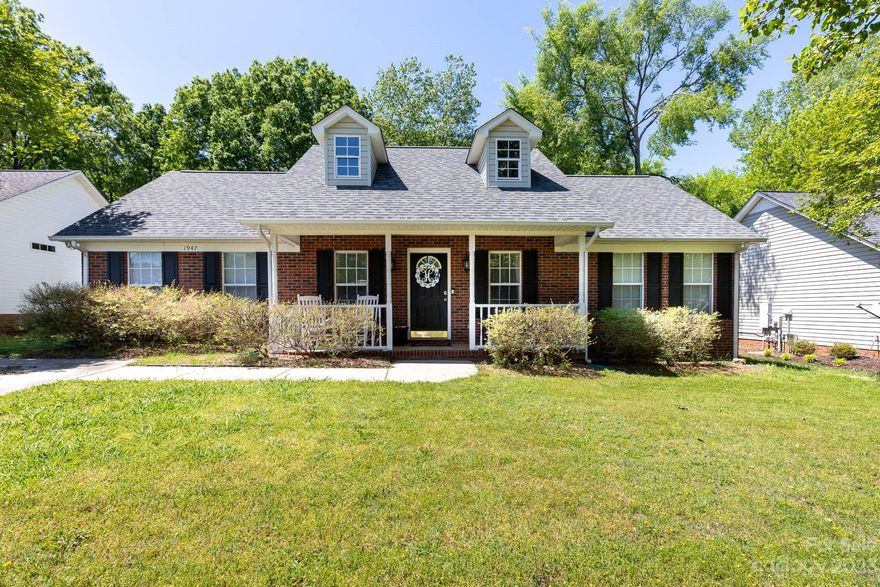 Beautiful 3 Bedroom, 2 Bath move in ready home. Vaulted ceiling in the large great room. Updated flooring in great room and bedrooms. Primary bedroom with tray ceiling and walk-in closet. Primary Bathroom with double sink, garden tub and separate shower. Lots of cabinet space in the kitchen. Water heater is less than a year old. Split bedroom plan. Step out back and you will find a patio and a privacy fenced in back yard. All this and it is convenient to I-77 and shopping.