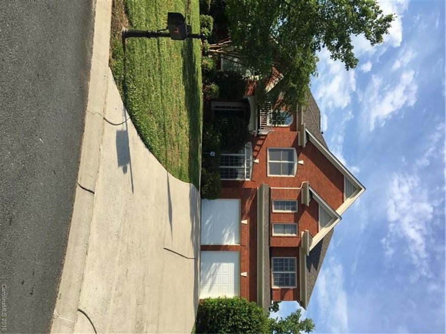 Amazing space! Brand new carpet and fresh paint await you with this cul-de-sac, open floor plan. Enjoy the South Carolina side of Bridgehampton, but be close to Charlotte amenities. Bridgehampton is a sidewalk lined neighborhood with amenities and conveniences of Ballantyne and Blakeney. Must see to appreciate.