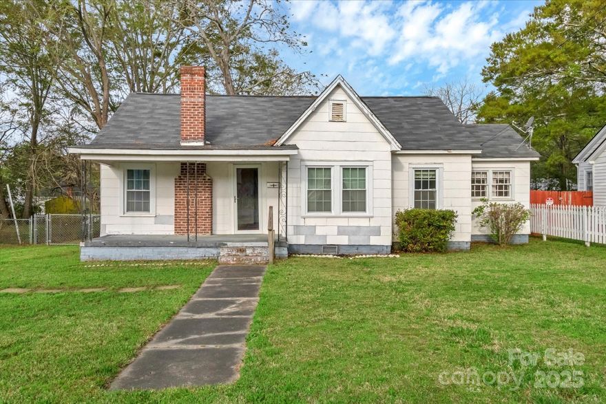 This 2-bedroom, 1-bath home offers 1,110 heated sq ft and is full of potential. With some TLC, it could be a great rental property or a cozy home to make your own. Located in the heart of Chester, this fixer-upper is priced to sell and ready for your vision. Don't miss out on this opportunity to build equity in this growing market!