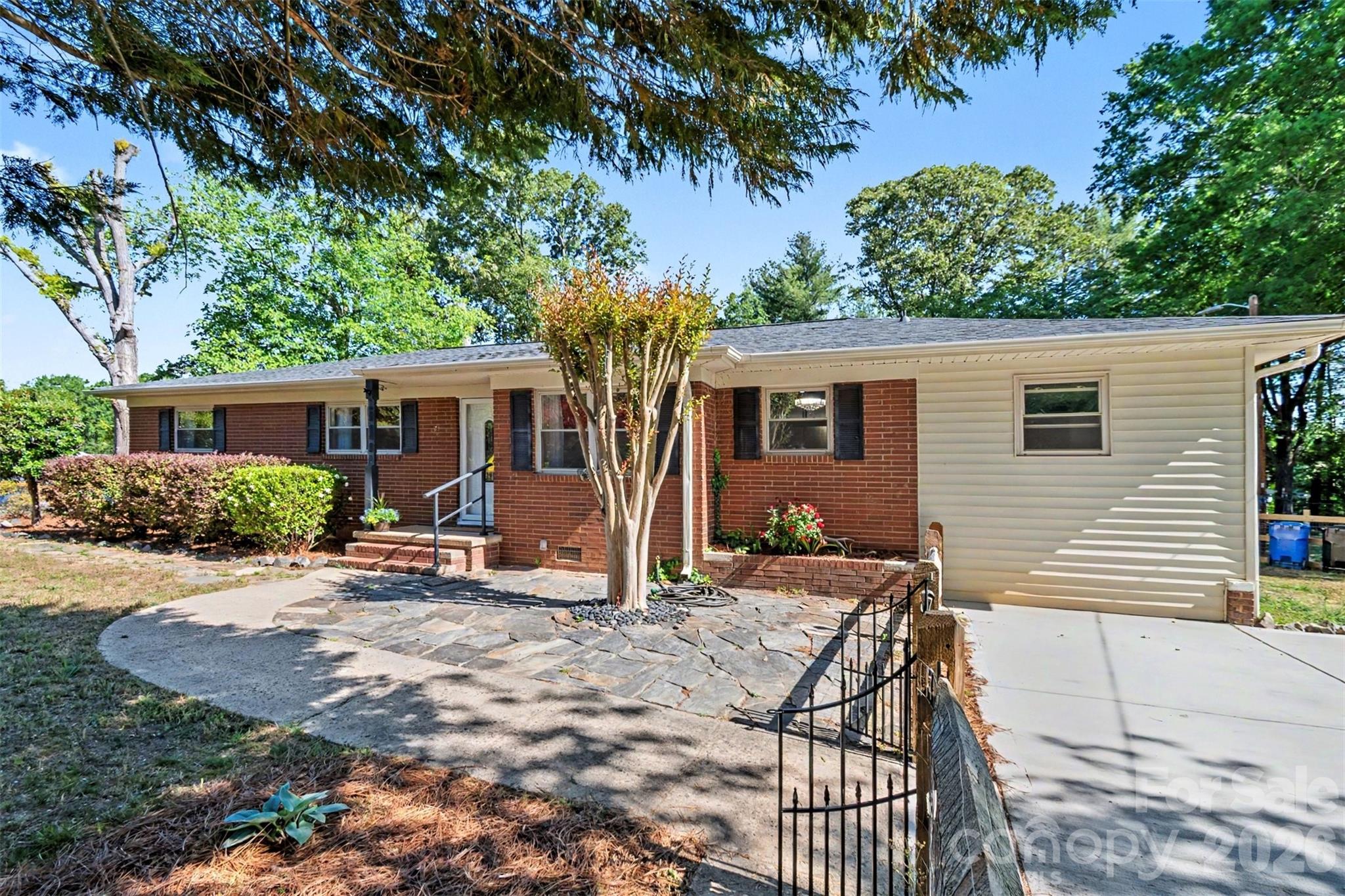 738 Edgemoor Drive