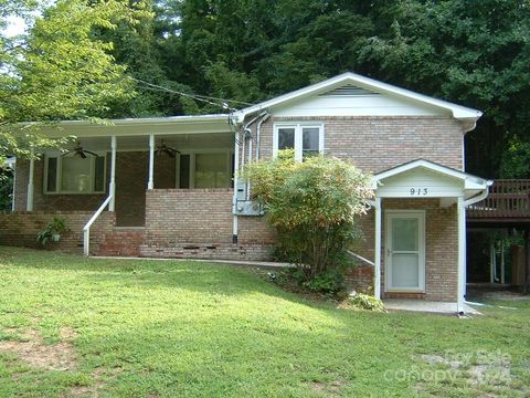 A home in Hendersonville