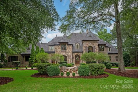 Photo of 8716 Chewton Glen Drive, Waxhaw, NC 28173 (MLS # 4302728)