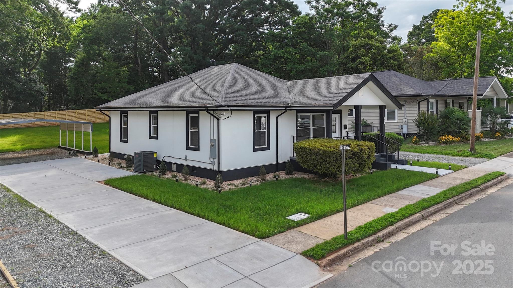 418 Link Street