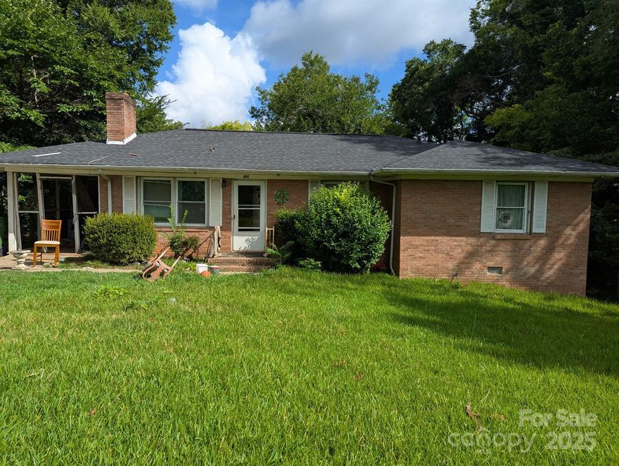 Investor special located in the heart of downtown Lancaster! This 3-bedroom, 1.5-bath single-family home offers 1,394 sq ft of potential. Perfect for an investor or buyer looking to renovate, the home needs some TLC but boasts great bones and charm. Located in an area with no HOA, this property offers convenient access to shops, dining, and more. Being sold as-is. Don’t miss this opportunity to restore and add value in an established neighborhood.