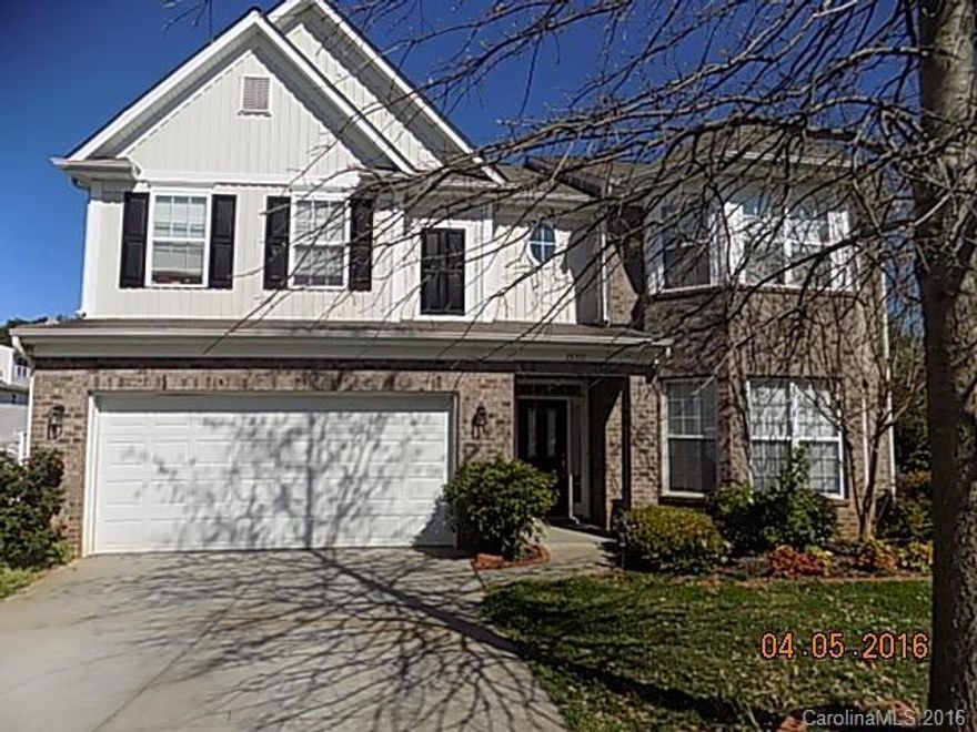 Spacious 5 bedroom home with a bedroom and full bath on main floor, new carpet, granite countertops and much more.located blocks from S tryon and Steele Creek intersection, Rivergate shopping complex with shopping dinning and much more. No Pets!!
You must see this home to appreciate it. Located just minutes to South Carolina Border, Restaurants, Shopping & Highway!