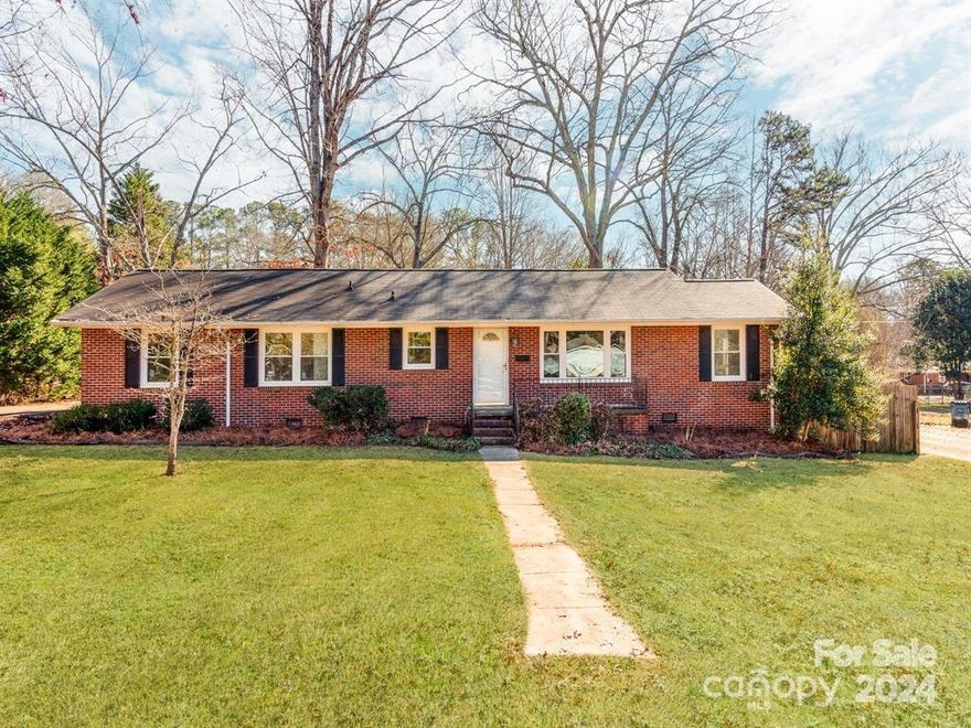 Precious brick ranch with tons of space inside and out!  Great floorpan with spacious rooms.  Large kitchen, great for entertaining.  Priced to sell.  Won't last long.  Book your showing now!