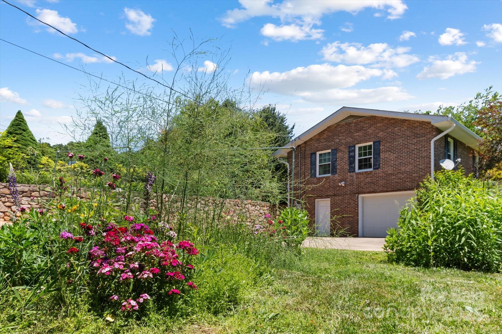 103 Hampshire Lane
