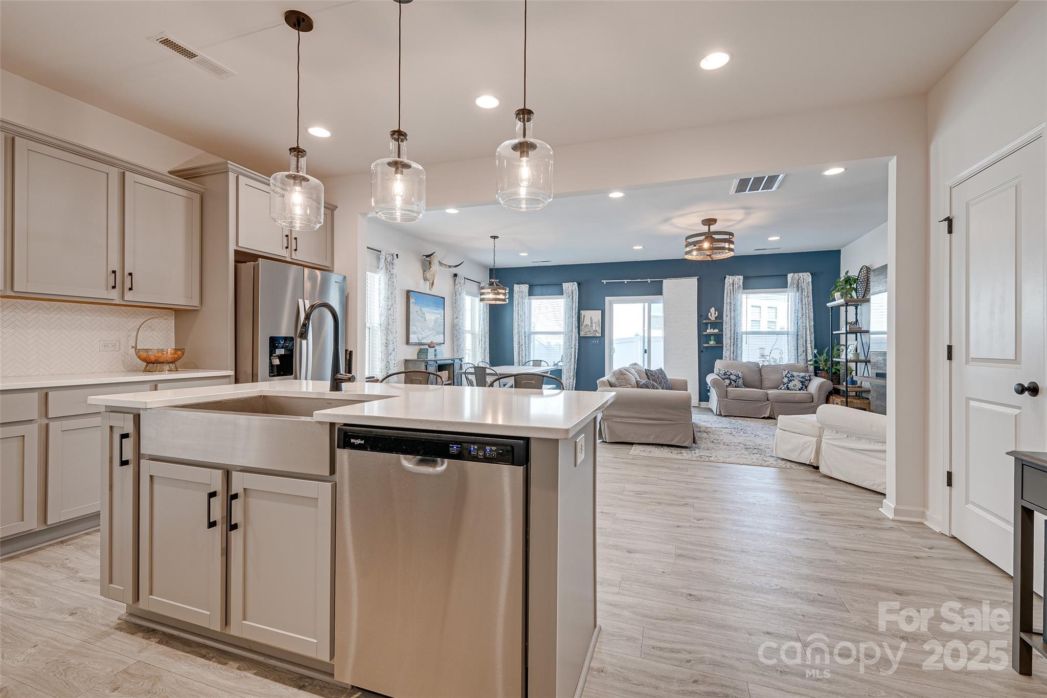 Charlotte, North Carolina 28214, United States, 3 Bedrooms Bedrooms, ,3 BathroomsBathrooms,Residential,Under Contract,100939