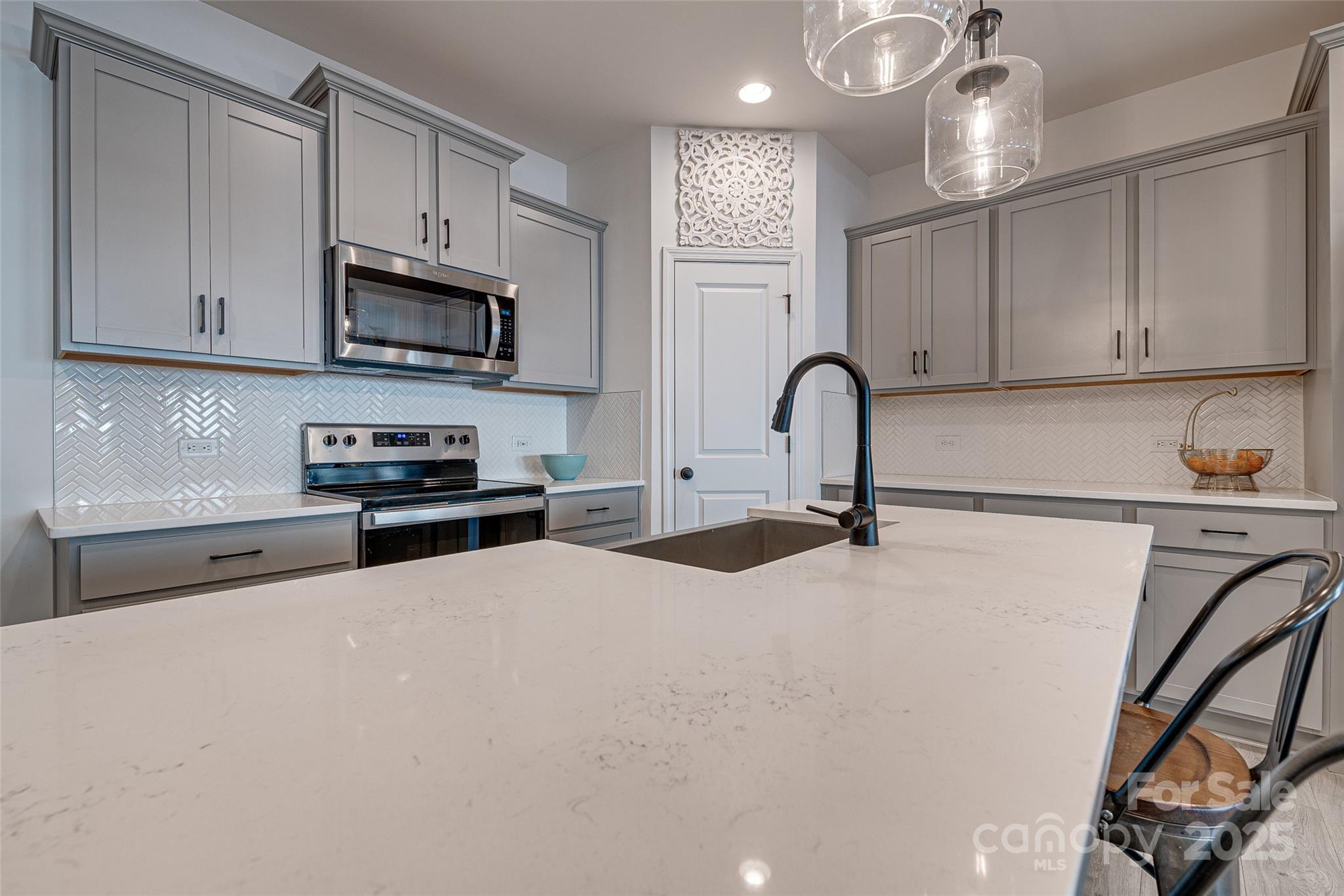 Charlotte, North Carolina 28214, United States, 3 Bedrooms Bedrooms, ,3 BathroomsBathrooms,Residential,Under Contract,100939