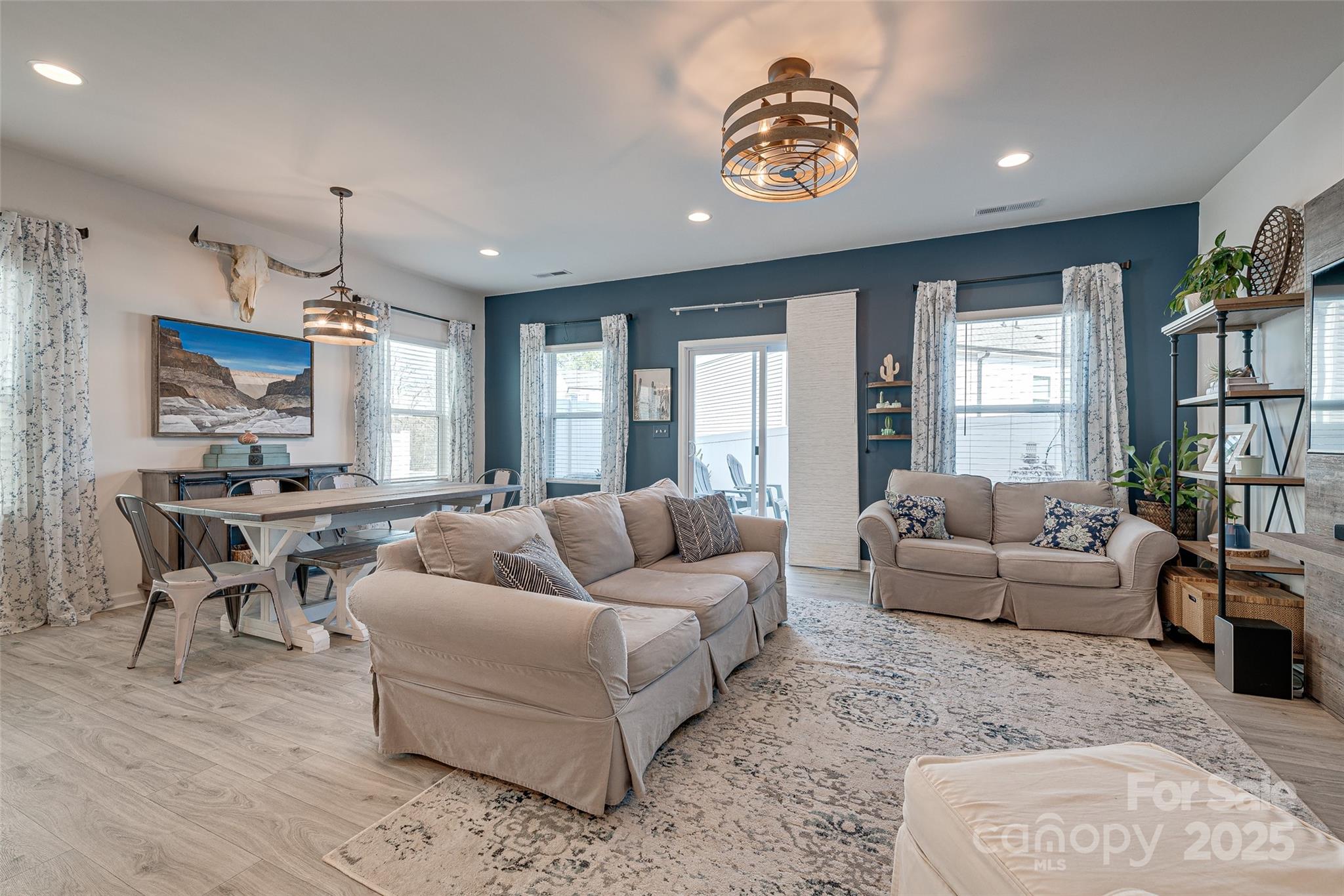 Charlotte, North Carolina 28214, United States, 3 Bedrooms Bedrooms, ,3 BathroomsBathrooms,Residential,Under Contract,100939