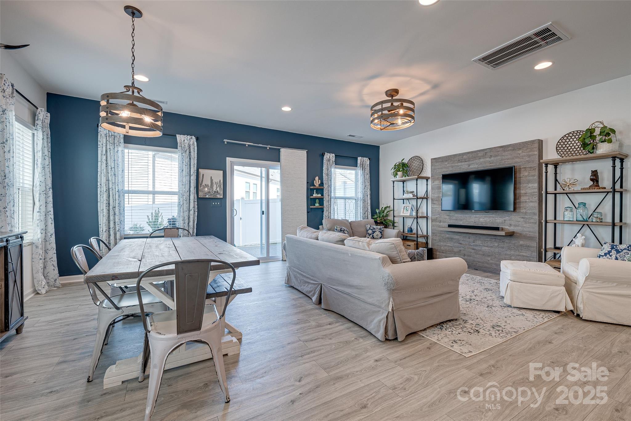 Charlotte, North Carolina 28214, United States, 3 Bedrooms Bedrooms, ,3 BathroomsBathrooms,Residential,Under Contract,100939