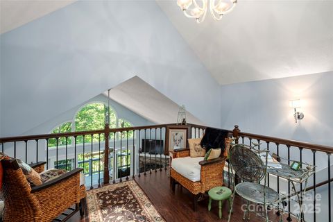 A home in Saluda