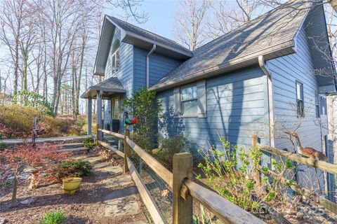A home in Saluda