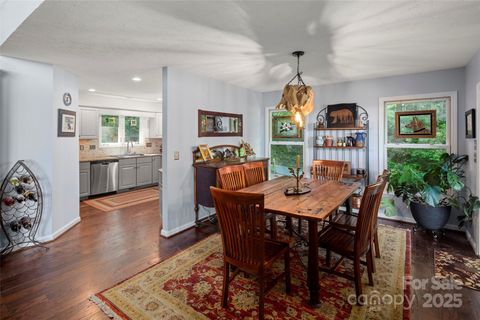 A home in Saluda